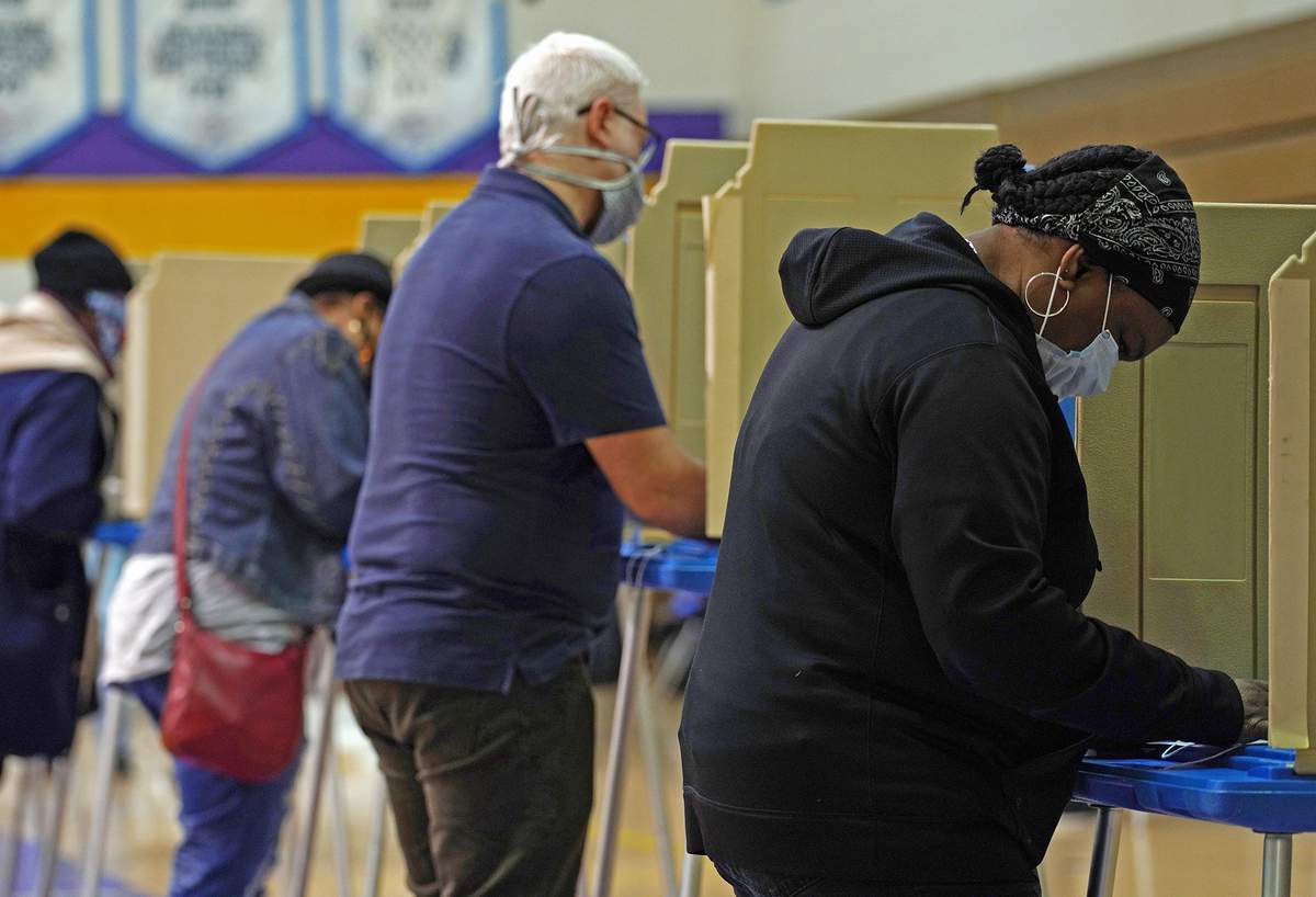 Wisconsin April Election How Poll Volunteers And Voters Were Forced To